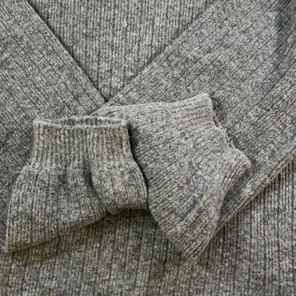 Dkny gray sweater, size XXL - Picture 3 of 10